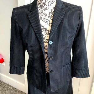Black 3/4 length sleeve suit coat